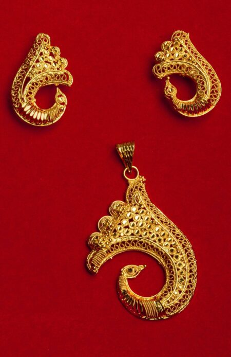 Gold-plated Peacock design Locket & Earrings