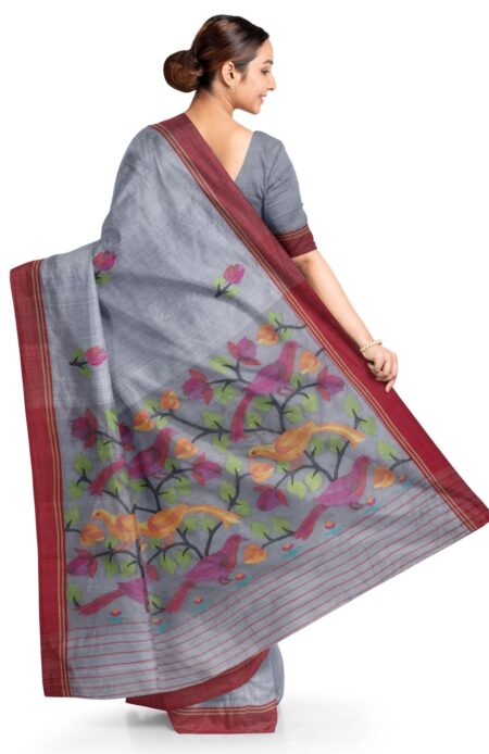 Handwoven Grey Matka Silk Jamdani Saree - Image 3