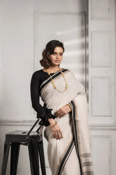 Calcutta Retro Santipuri Cotton Saree - White