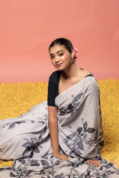 Handwoven Muslin Cotton Saree - Prints in Lilac - Image 3