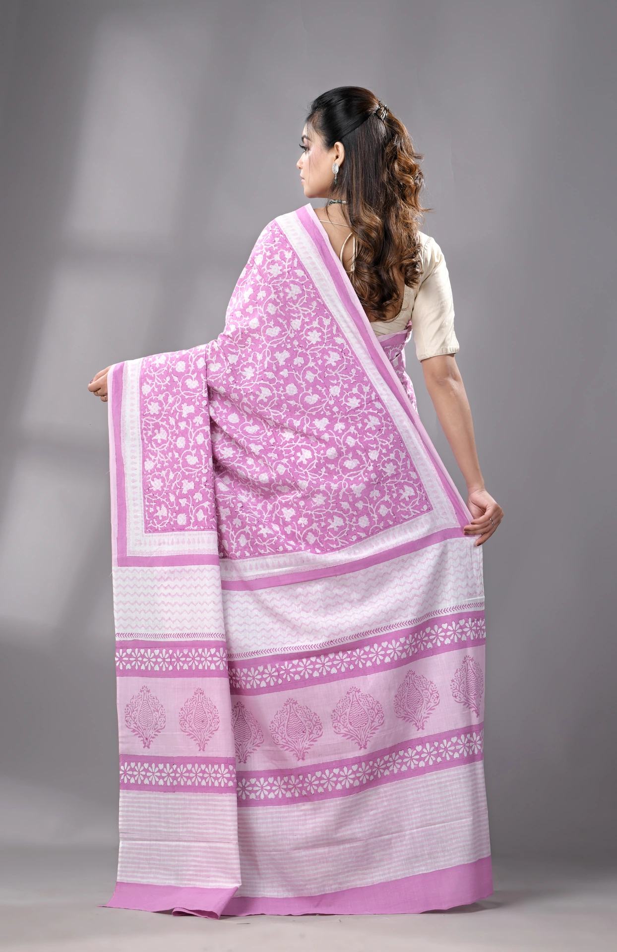 Block Printed Handwoven Muslin Cotton Saree - Lavender - Image 2