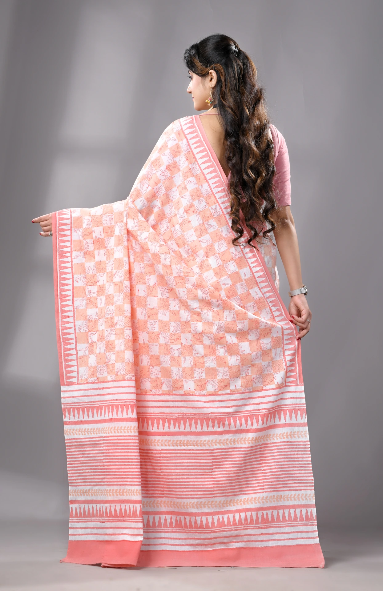 Block Printed Handwoven Muslin Cotton Saree - Peach - Image 2
