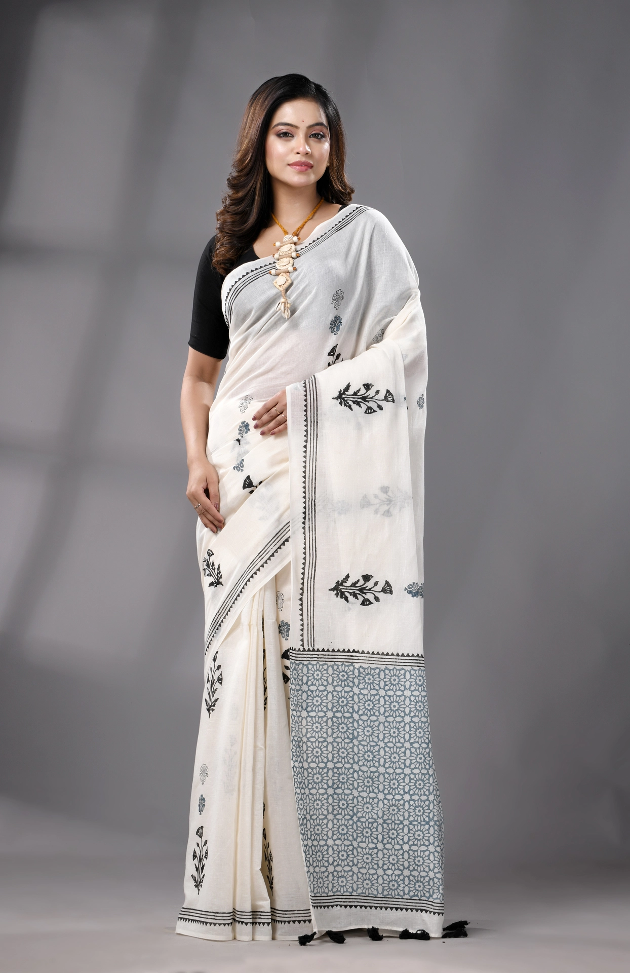 Block Printed Cotton Saree - Off-White - Image 5