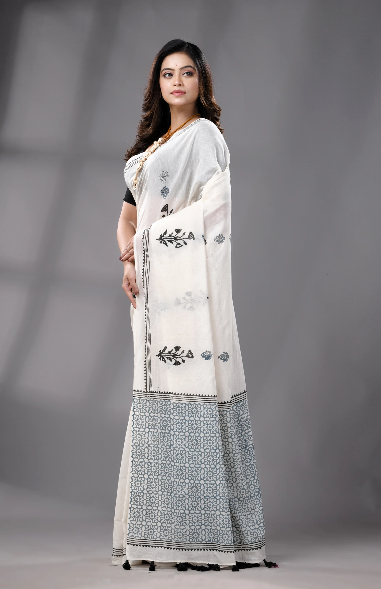 Block Printed Cotton Saree - Off-White - Image 4