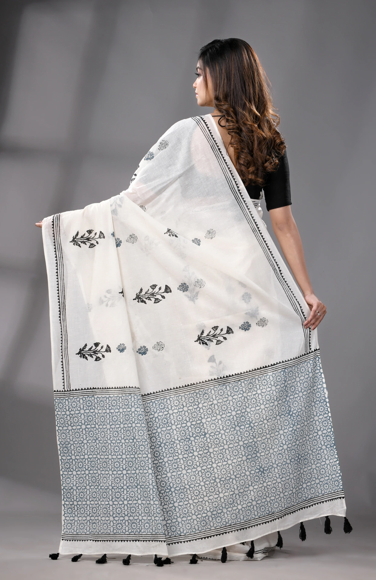 Block Printed Cotton Saree - Off-White - Image 3