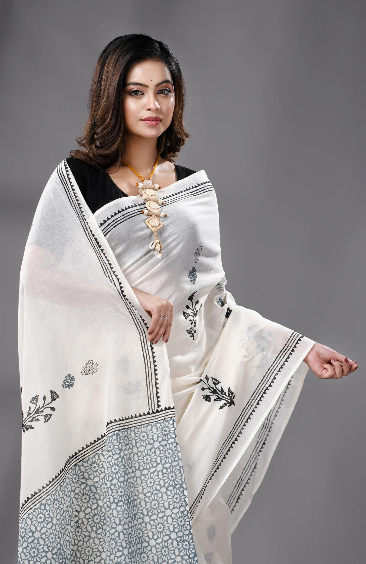 Block Printed Cotton Saree - Off-White - Image 2