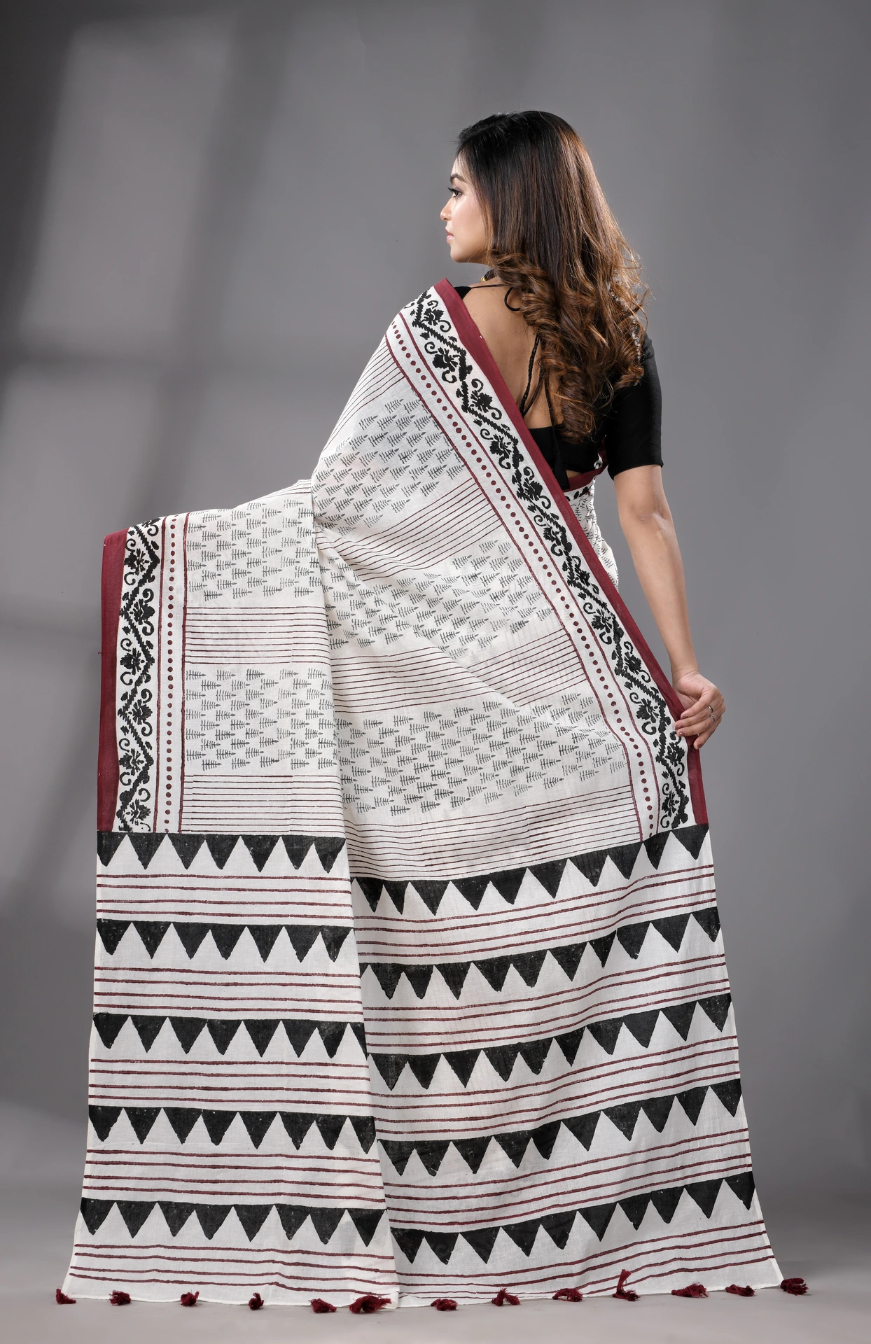 Block Printed Cotton Saree - Off-White - Image 4